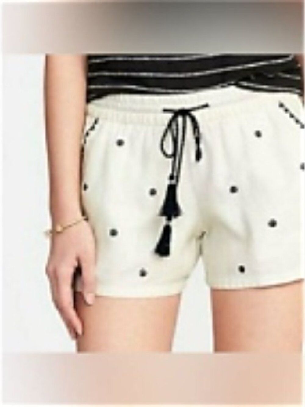 Women's Cream Embroidered Drawstring Shorts by Old Navy Size Small